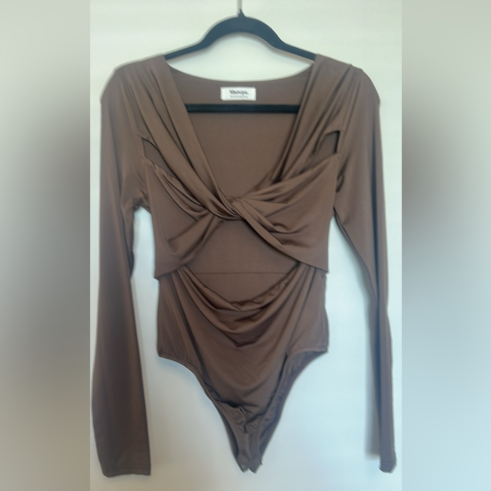 Showpo Brown Twist-Front Long Sleeve Bodysuit